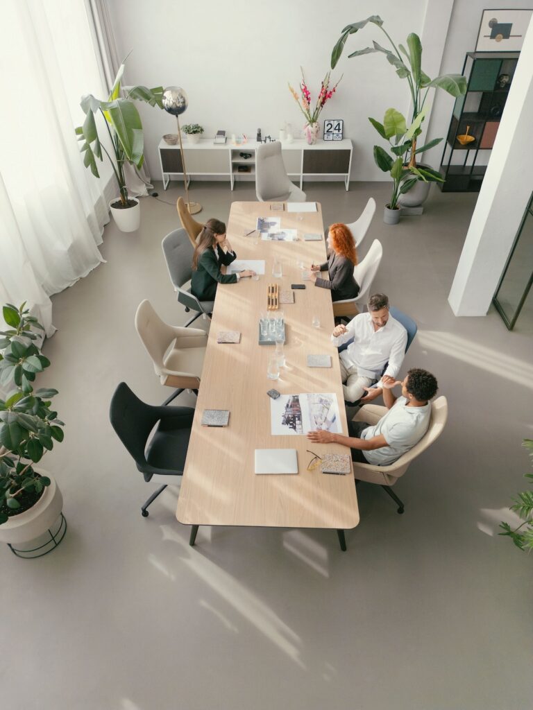 Offene Arbeitsfläche in einem modernen Büro