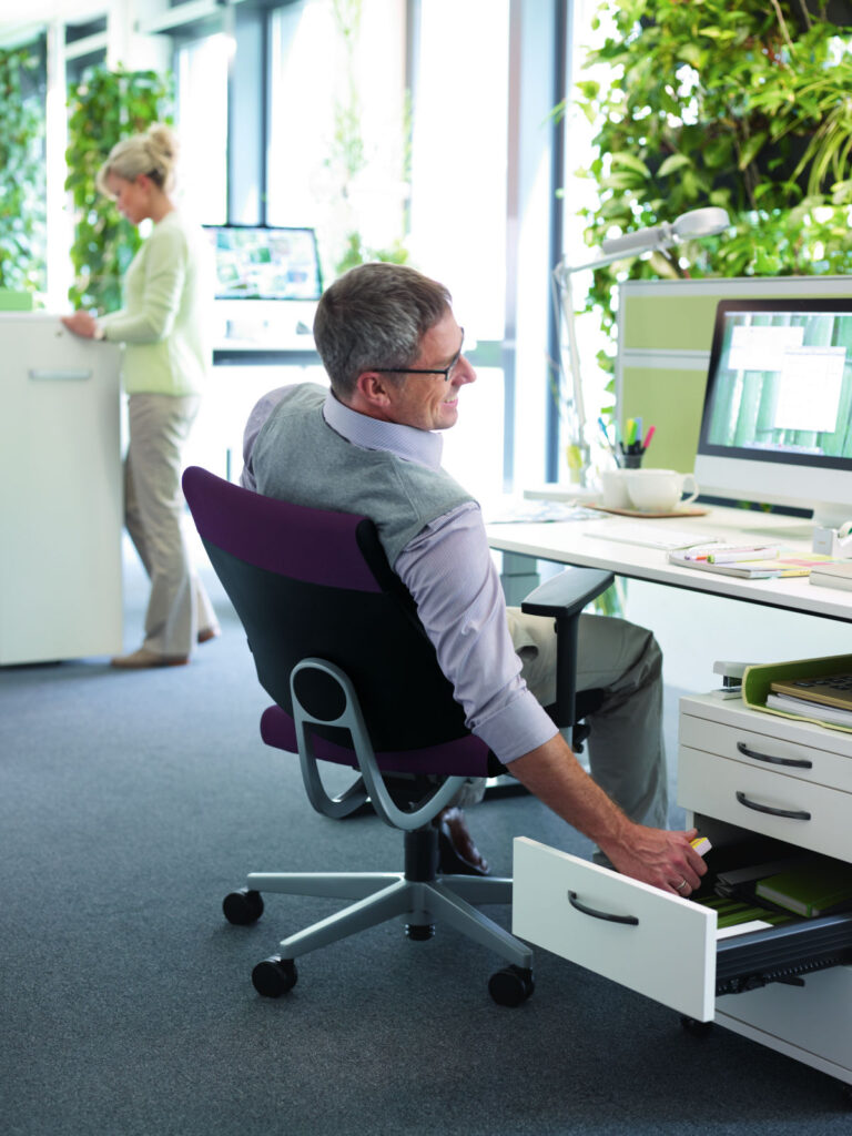 Team im Büro bei der Planung von IT-Lösungen